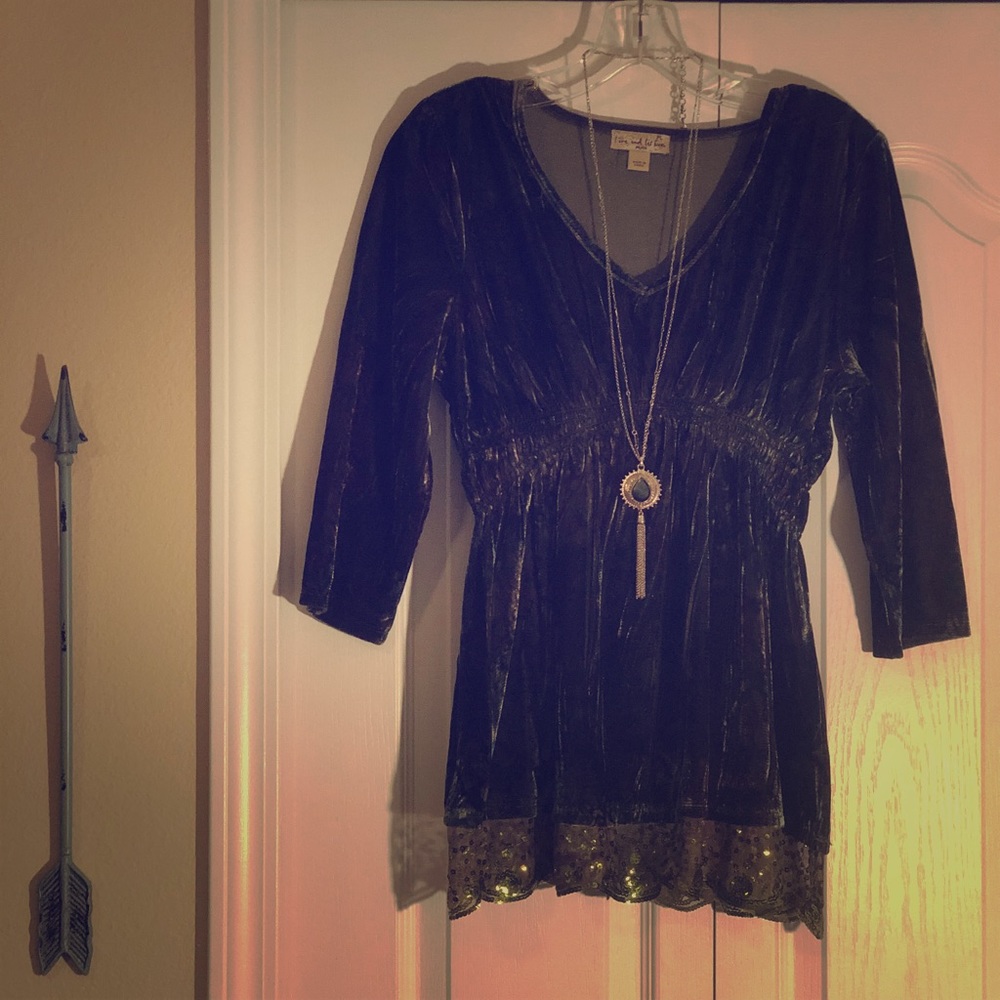 Live And Let Live Velvet Top